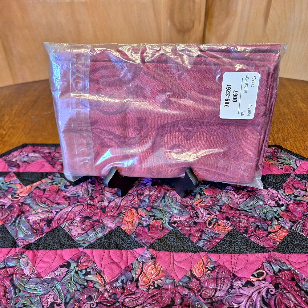 JCPenney "Barcelona Jacquard Damask" Napkin Set, NWT